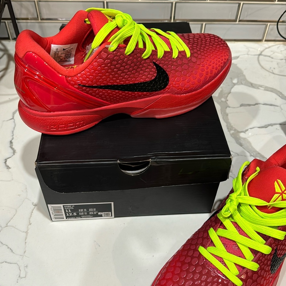 Kobe grinches